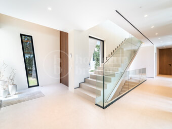 Villa Monteros - Modern Beachside Villa in Marbella East