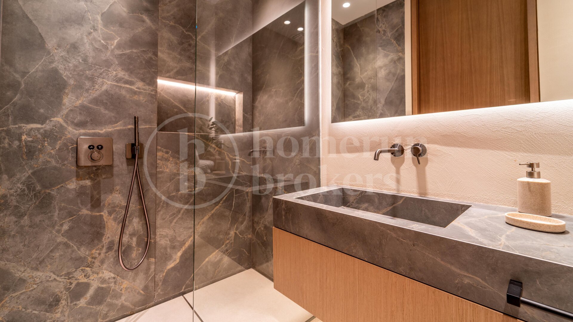 Villa Monteros - Modern Beachside Villa in Marbella East