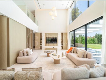 Villa Monteros - Modern Beachside Villa in Marbella East