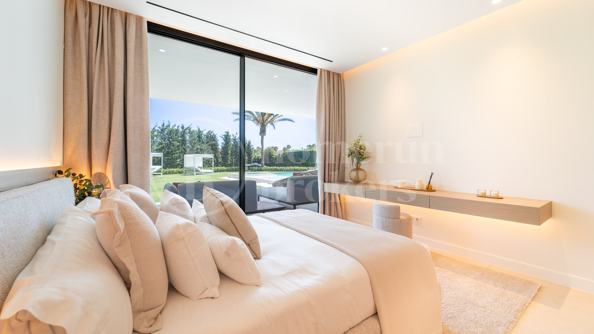 Villa Monteros - Modern Beachside Villa in Marbella East