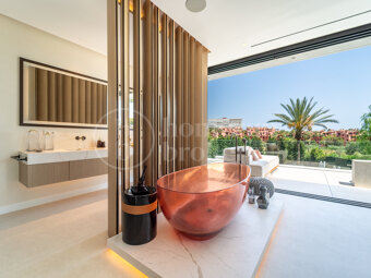 Villa Monteros - Modern Beachside Villa in Marbella East