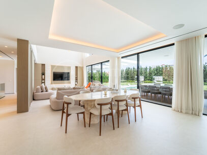 Villa Monteros - Modern strandnära villa i Marbella East