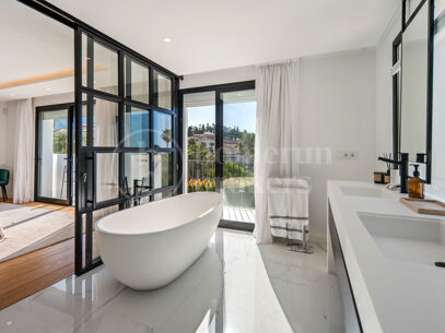 Villa Hill Club – Contemporary Villa In Los Naranjos Nueva Andalucia