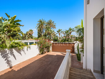 Maison Belle Mer – Luxury Beachside Villa in Casasola