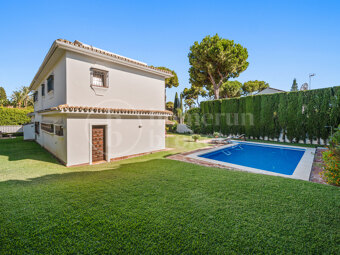 Casa del Mar – Beachside Villa in Marbella East