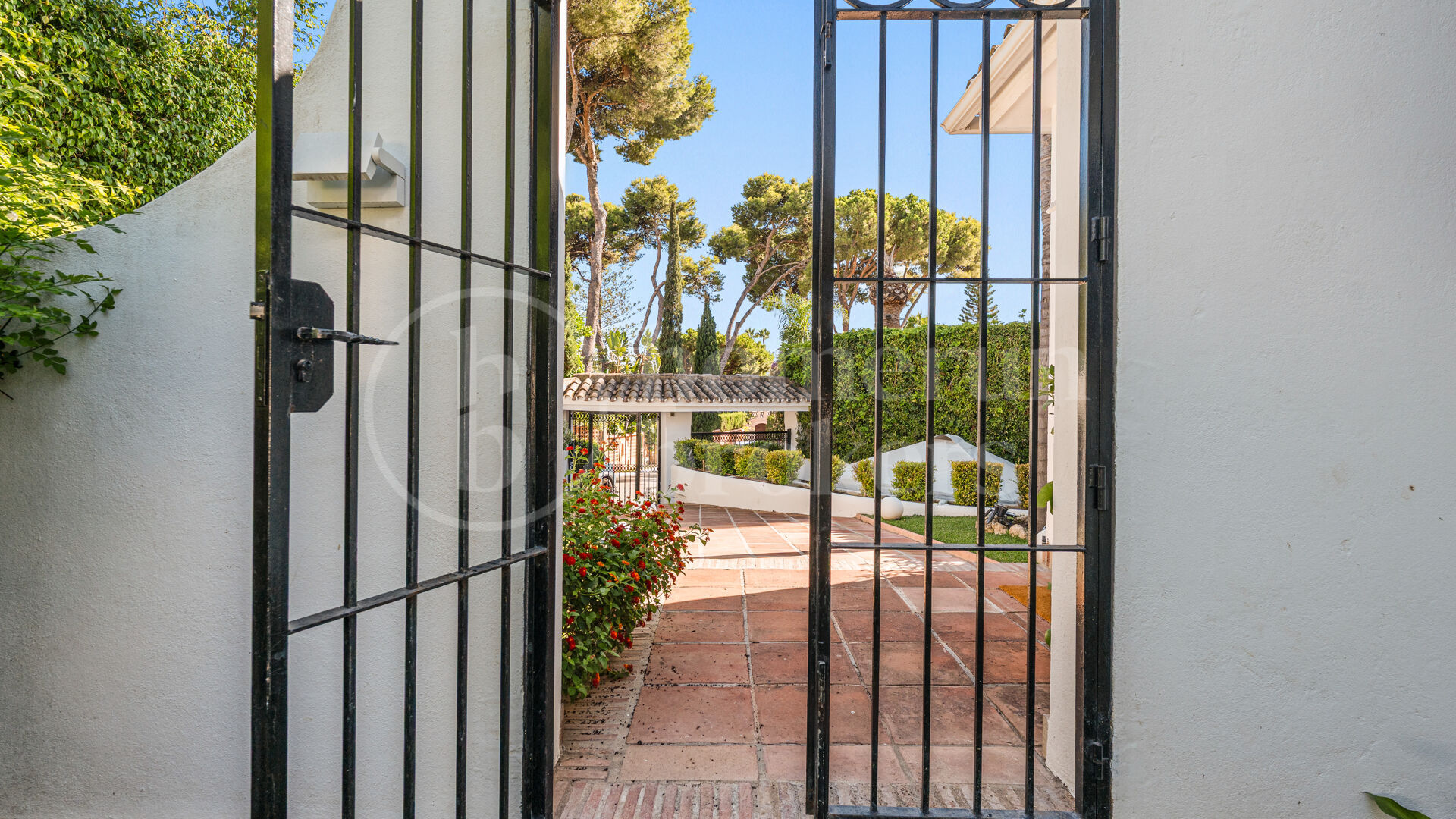 Casa del Mar – Beachside Villa in Marbella East