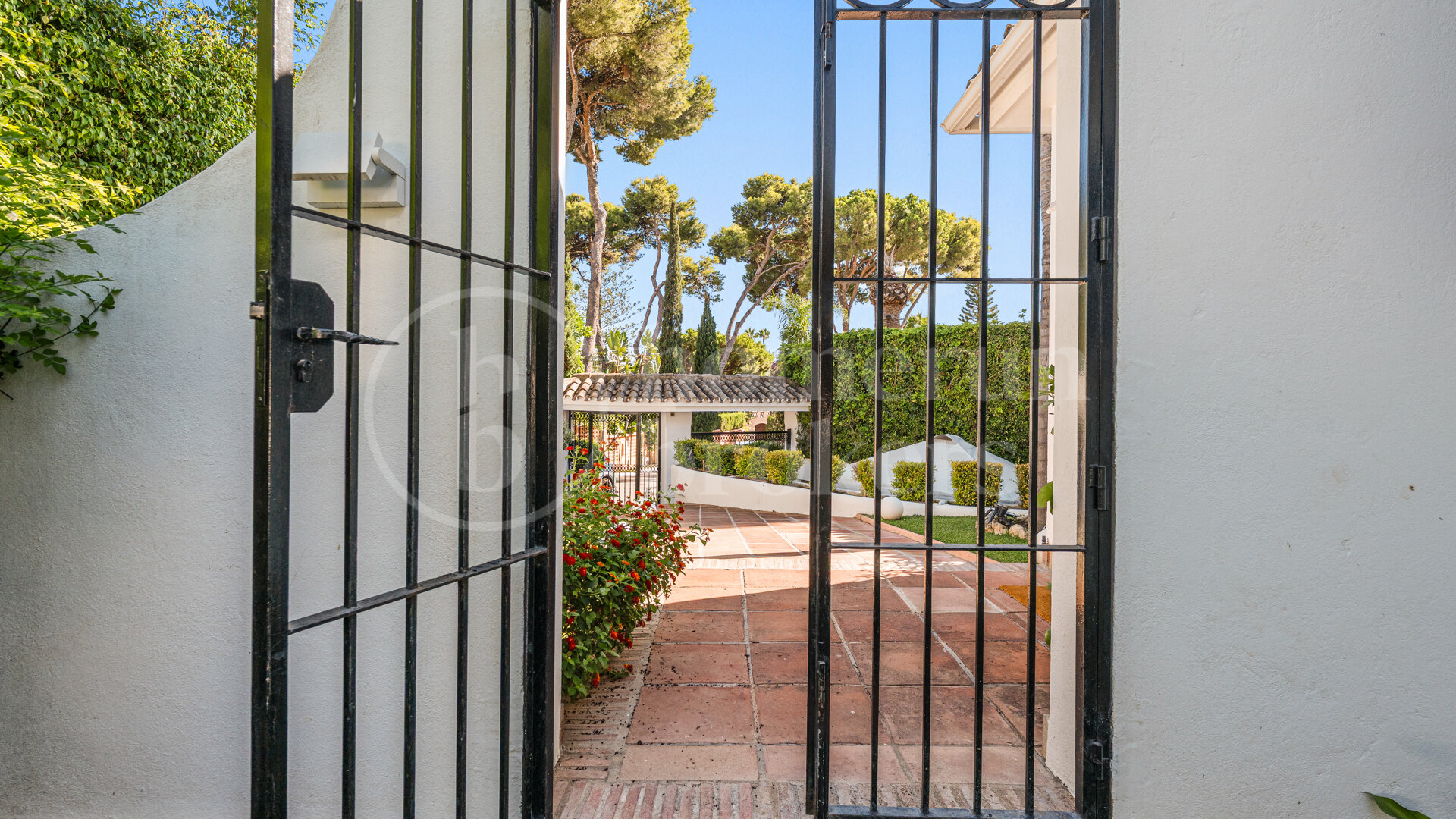 Casa del Mar – Beachside Villa in Marbella East