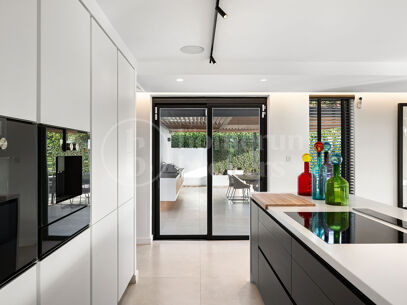 Villa Milano - Modern Villa med 5 Sovrum och Utsikt över La Concha i Nueva Andalucía