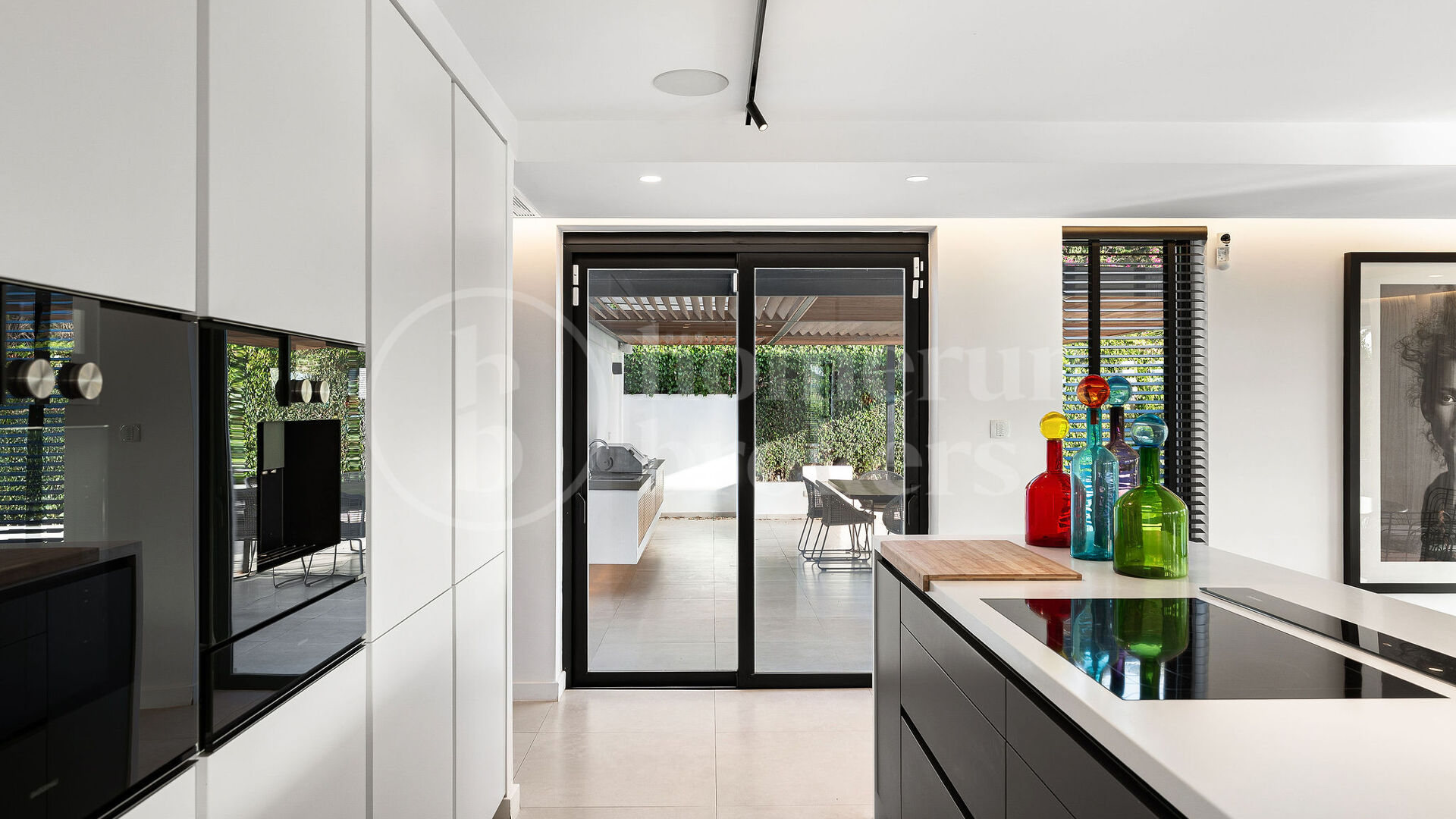 Villa Milano - Modern Villa med 5 Sovrum och Utsikt över La Concha i Nueva Andalucía