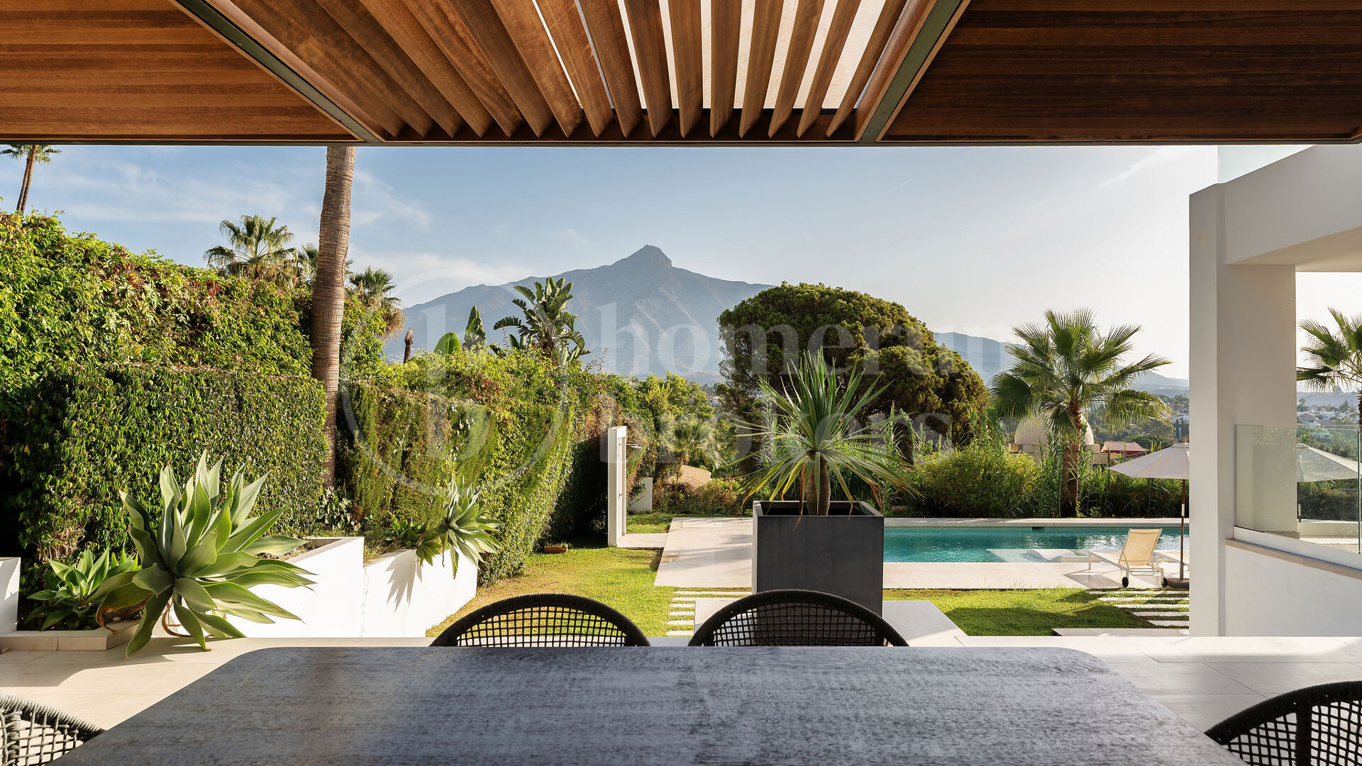 Villa Milano - Modern Villa med 5 Sovrum och Utsikt över La Concha i Nueva Andalucía