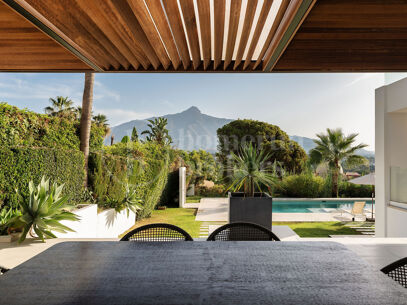 Villa Milano - Modern Villa med 5 Sovrum och Utsikt över La Concha i Nueva Andalucía
