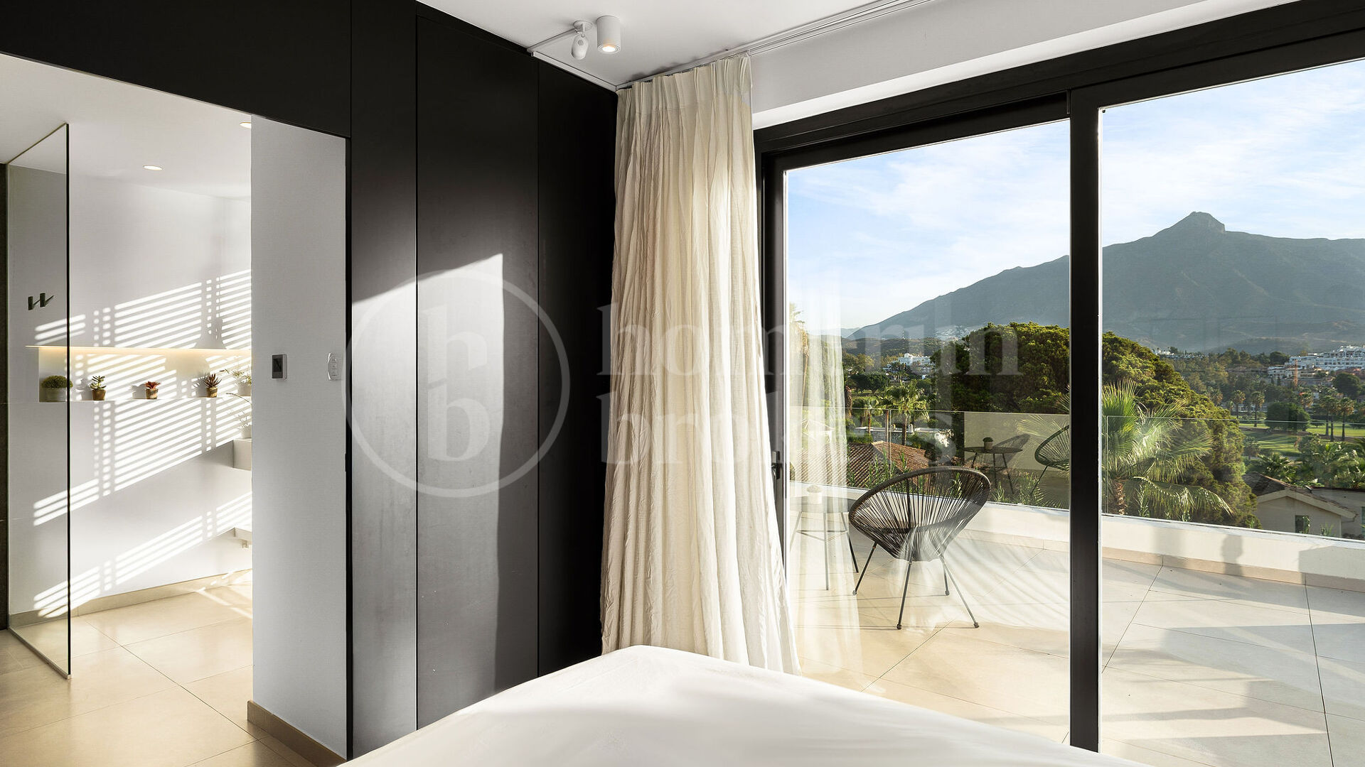 Villa Milano - Modern Villa med 5 Sovrum och Utsikt över La Concha i Nueva Andalucía