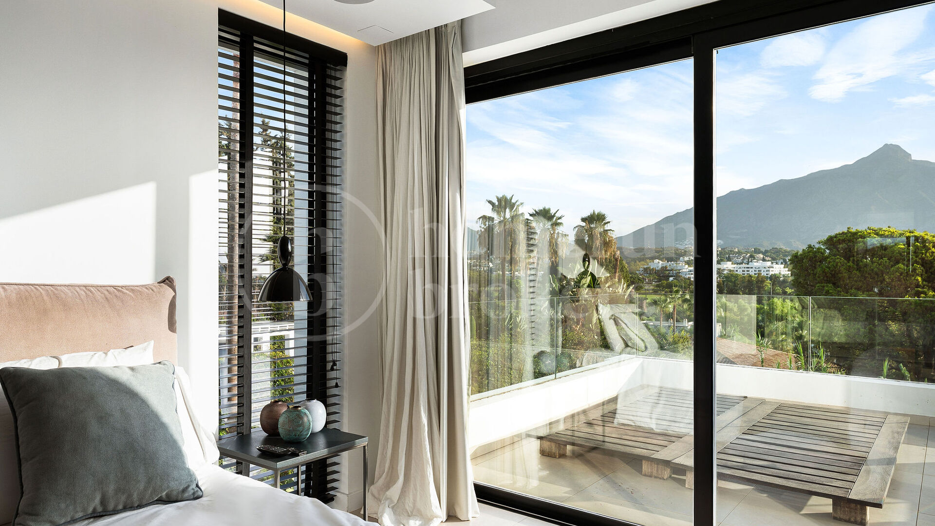 Villa Milano - Modern Villa med 5 Sovrum och Utsikt över La Concha i Nueva Andalucía