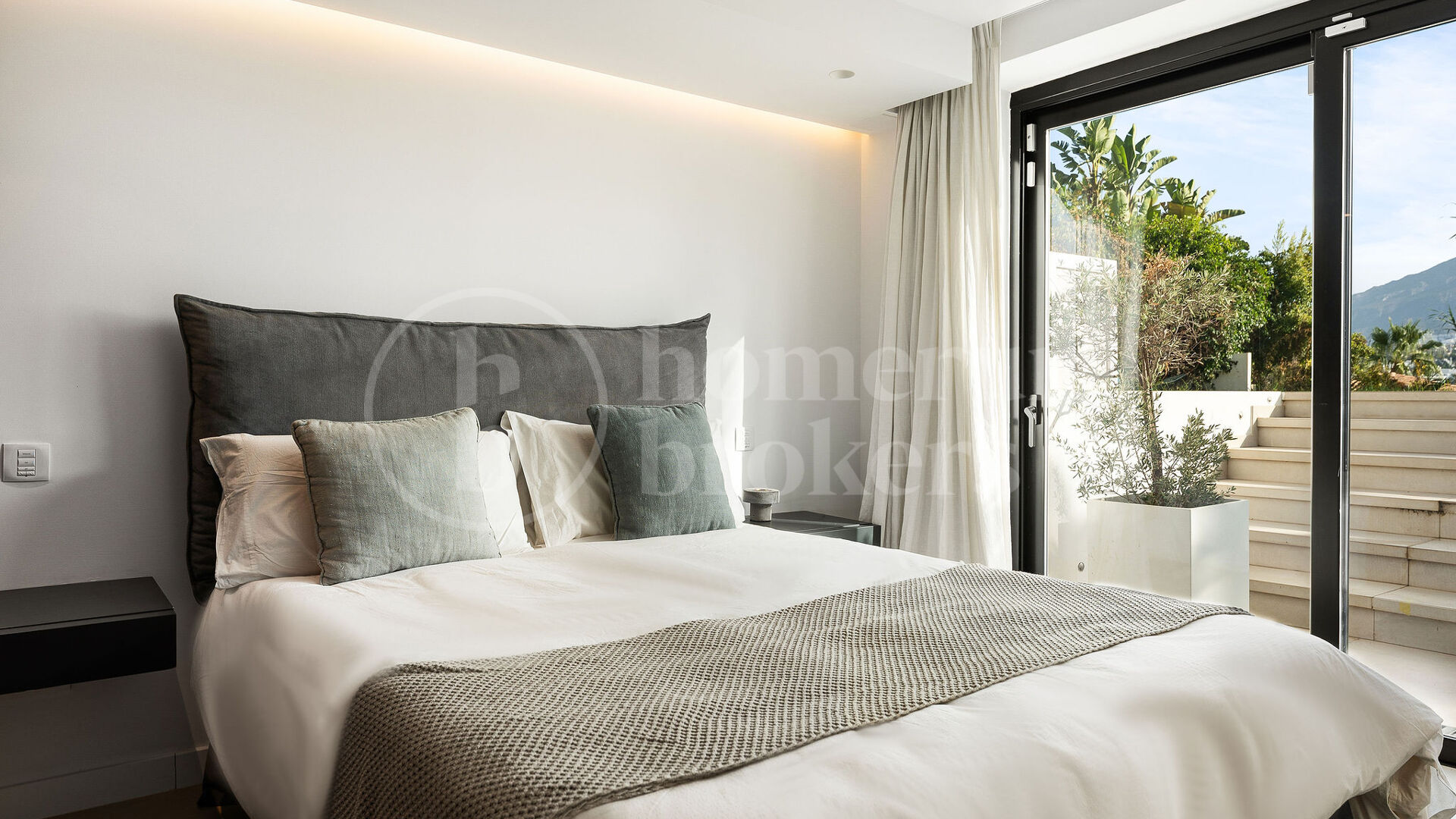 Villa Milano - Modern Villa med 5 Sovrum och Utsikt över La Concha i Nueva Andalucía