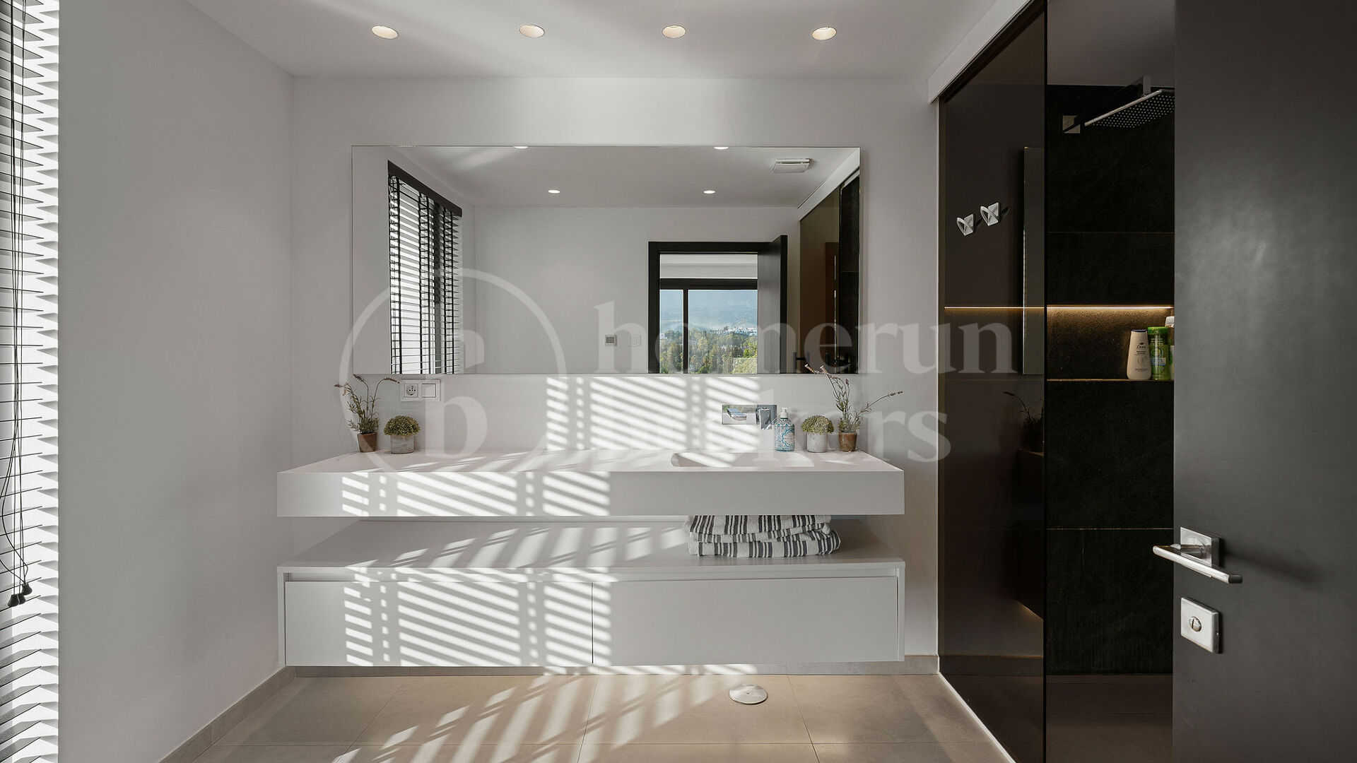 Villa Milano - Modern Villa med 5 Sovrum och Utsikt över La Concha i Nueva Andalucía