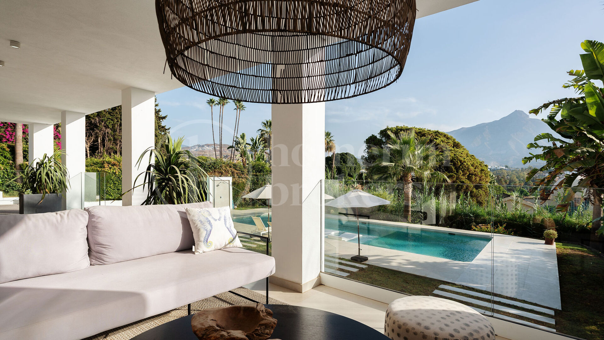 Villa Milano - Modern Villa med 5 Sovrum och Utsikt över La Concha i Nueva Andalucía