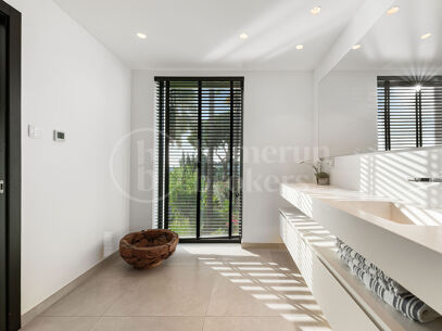 Villa Milano - Modern Villa med 5 Sovrum och Utsikt över La Concha i Nueva Andalucía