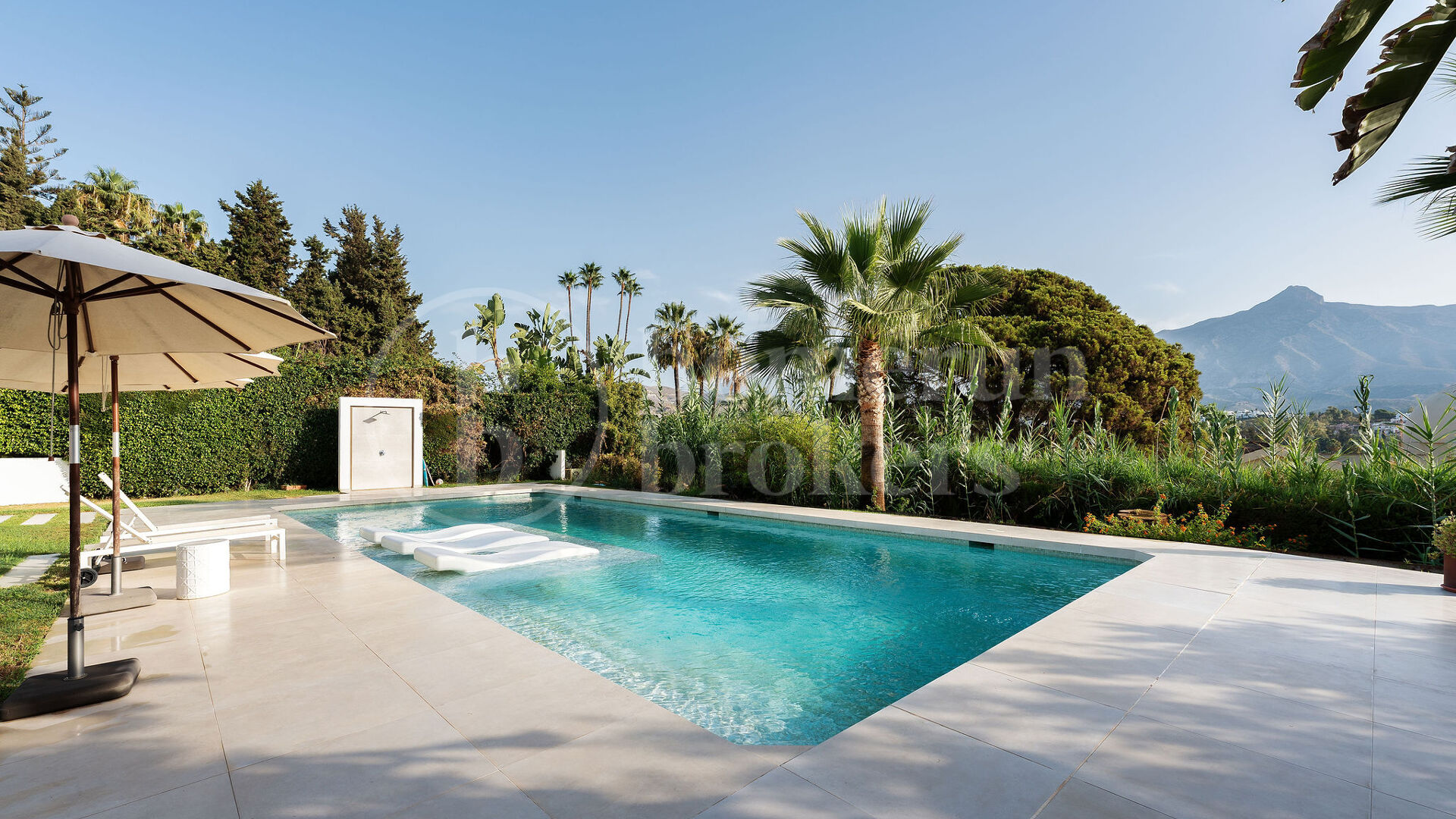 Villa Milano - Modern Villa med 5 Sovrum och Utsikt över La Concha i Nueva Andalucía