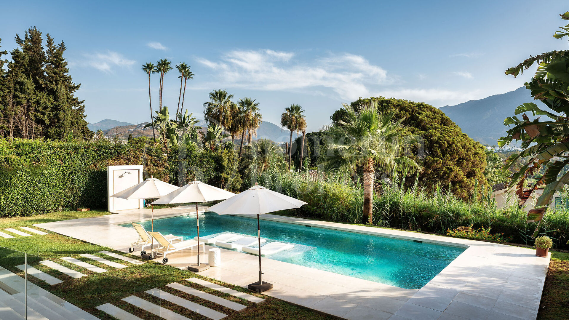 Villa Milano - Modern Villa med 5 Sovrum och Utsikt över La Concha i Nueva Andalucía