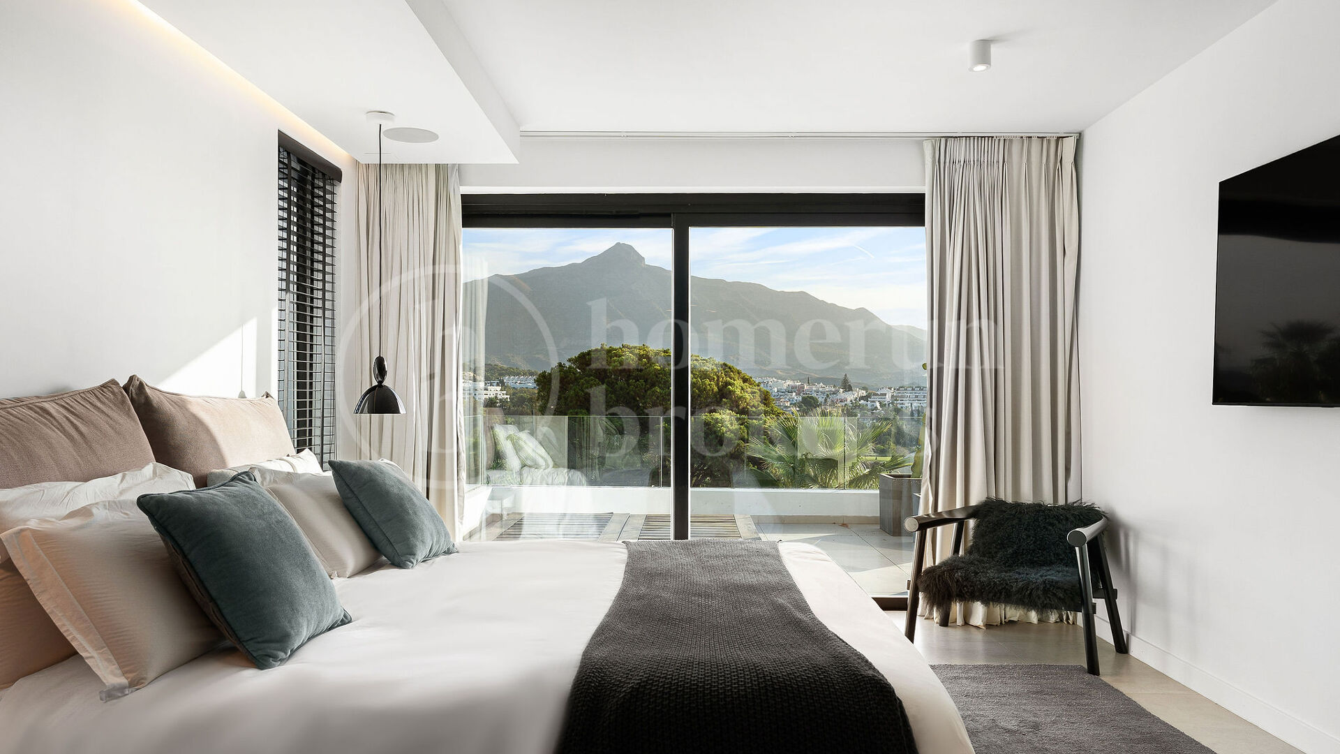 Villa Milano - Modern Villa med 5 Sovrum och Utsikt över La Concha i Nueva Andalucía