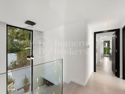 Villa Milano - Modern Villa med 5 Sovrum och Utsikt över La Concha i Nueva Andalucía