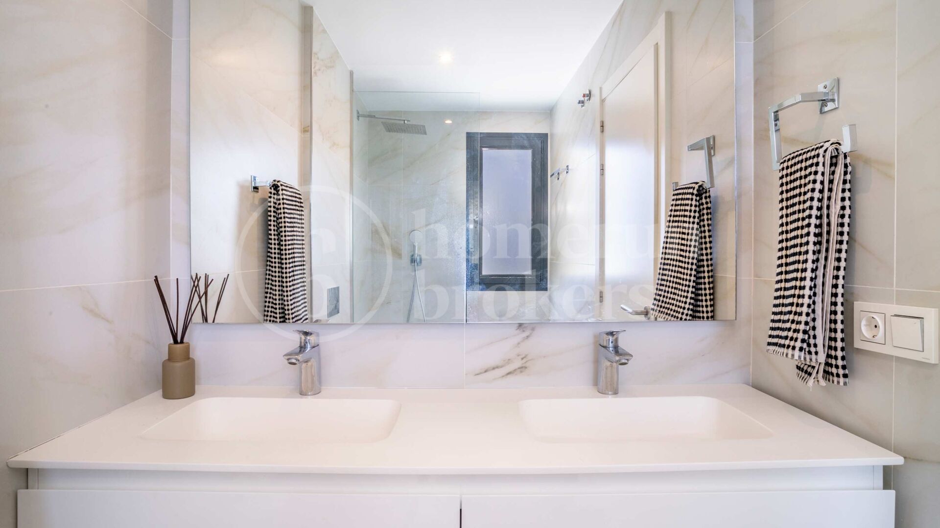 Marein Townhouse - Modernt Radhus med 3 Sovrum i Nueva Andalucía