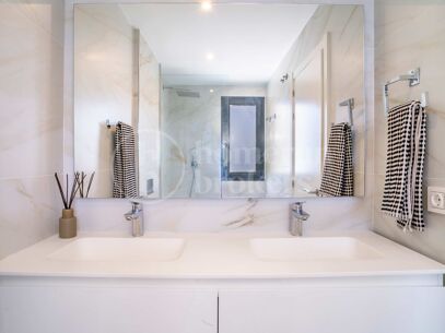 Marein Townhouse - Modernt Radhus med 3 Sovrum i Nueva Andalucía