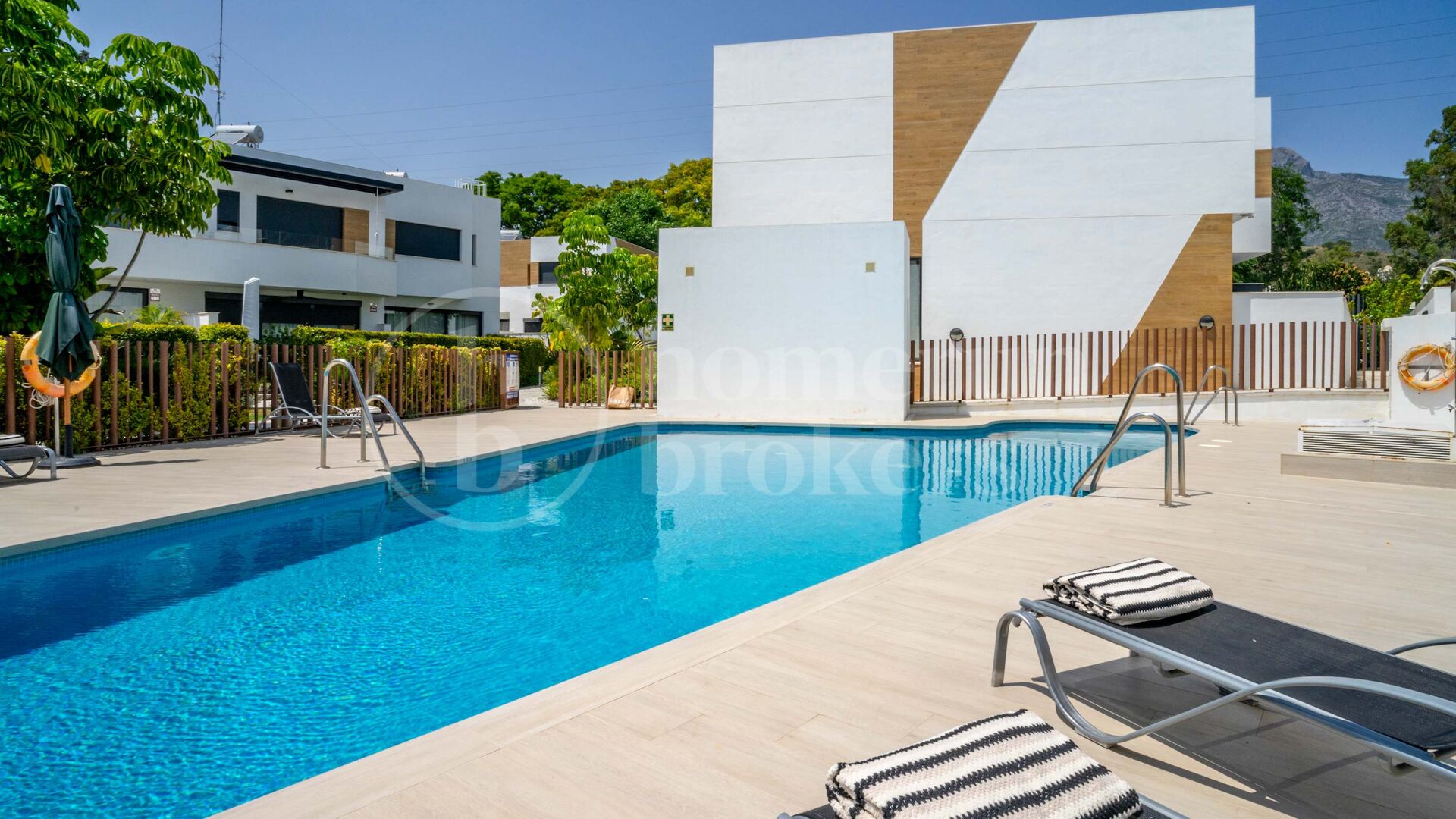 Marein Townhouse - Modernt Radhus med 3 Sovrum i Nueva Andalucía