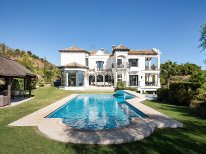 Villa Renata – Luxury Villa for Sale in Marbella Hill Club