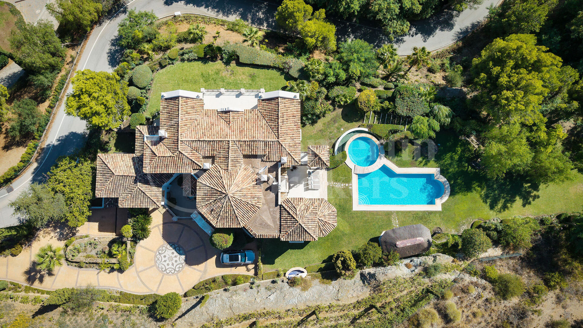 Villa Renata – Luxury Villa for Sale in Marbella Hill Club
