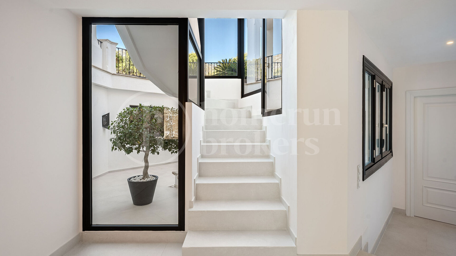 Villa Renata – Luxury Villa for Sale in Marbella Hill Club