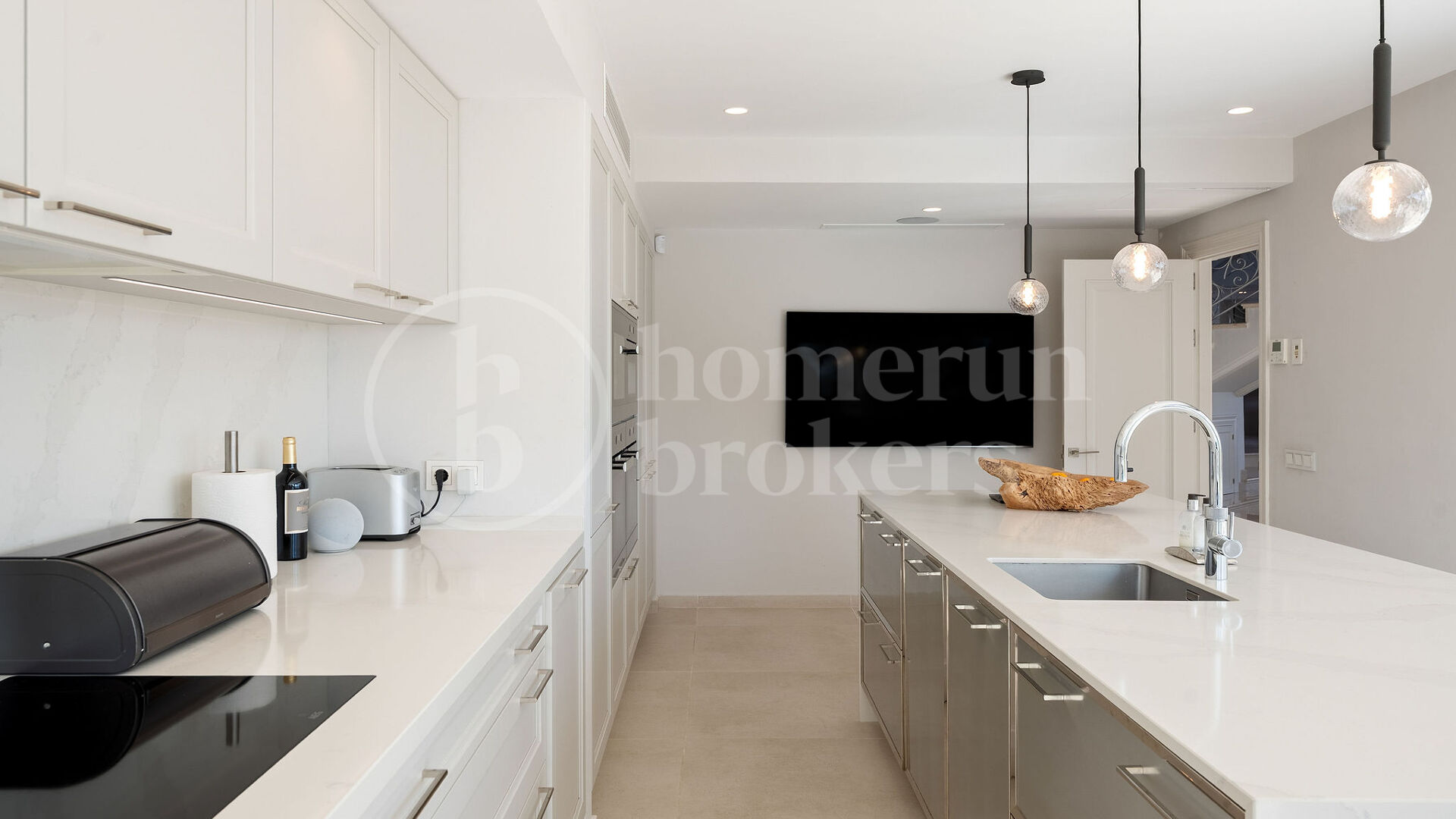Villa Renata – Luxury Villa for Sale in Marbella Hill Club