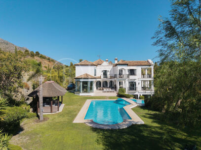 Villa Renata – Luxury Villa for Sale in Marbella Hill Club
