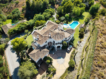 Villa Renata – Luxury Villa for Sale in Marbella Hill Club