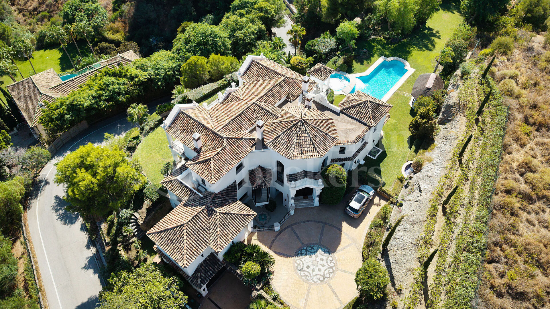 Villa Renata – Luxury Villa for Sale in Marbella Hill Club