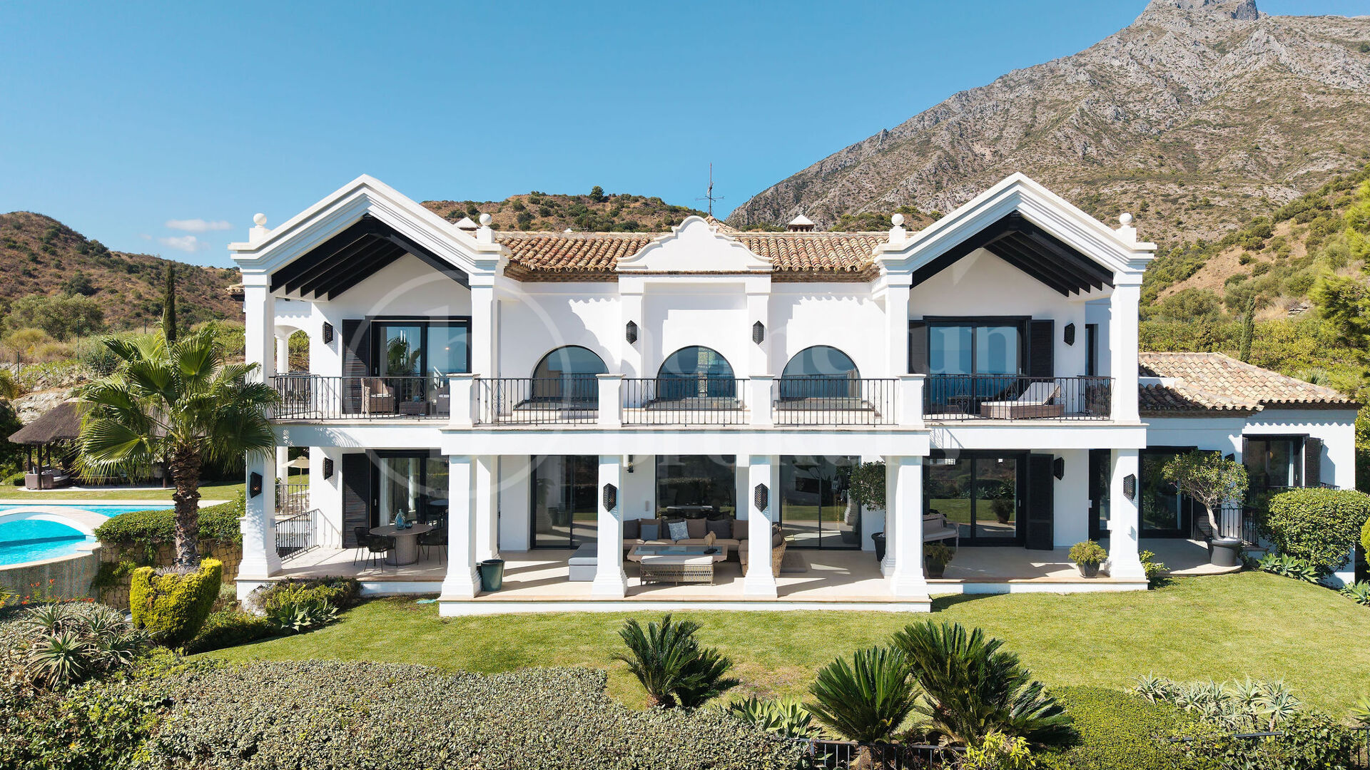 Villa Renata – Luxury Villa for Sale in Marbella Hill Club