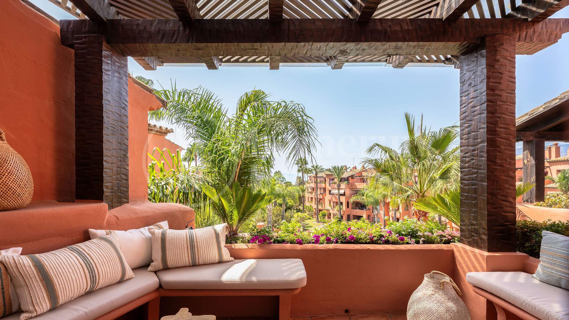 Penthouse Playa – Renovated Beachfront Penthouse in Marbella East
