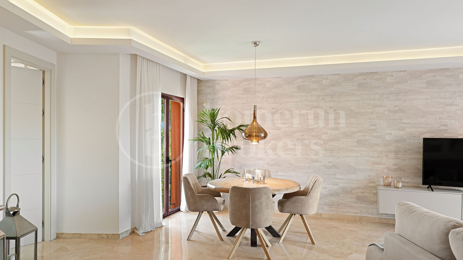 Penthouse Playa – Renovated Beachfront Penthouse in Marbella East