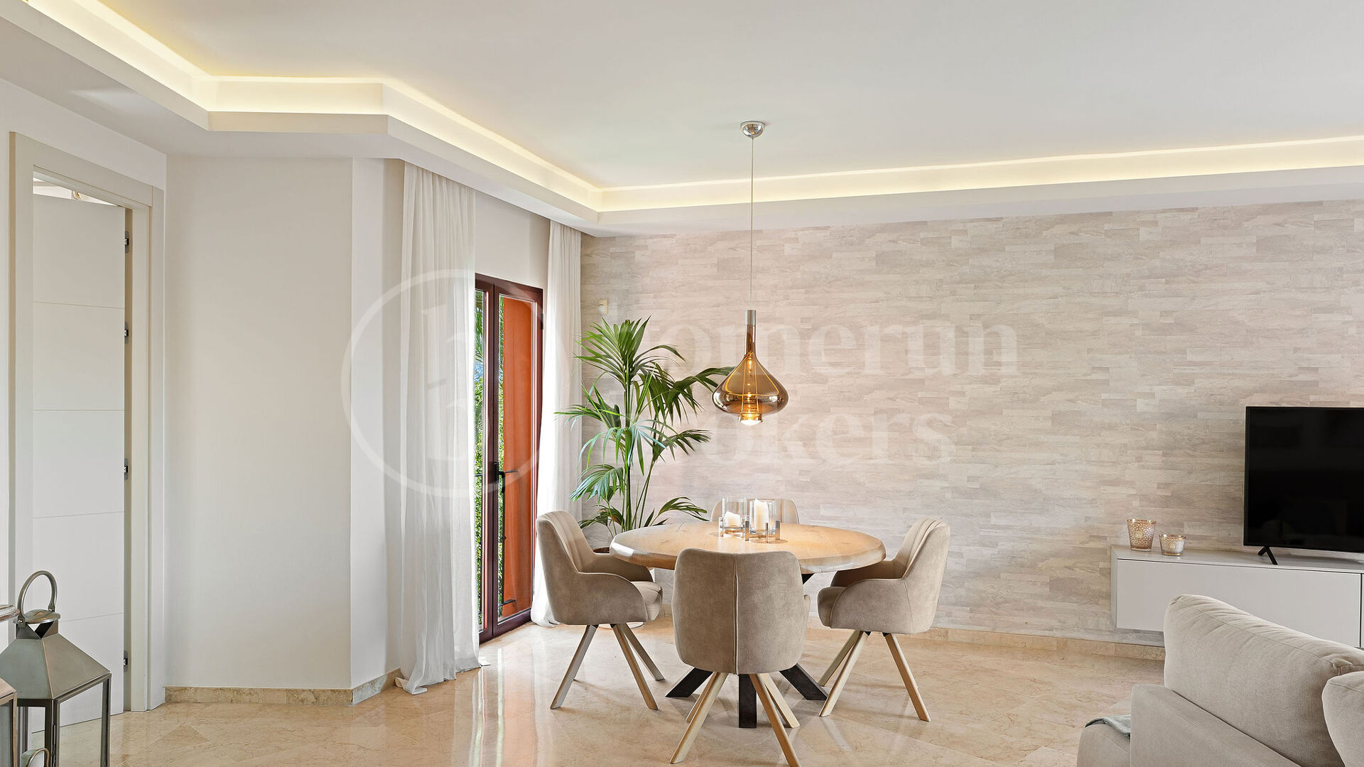 Penthouse Playa – Renoverad takvåning vid stranden i östra Marbella