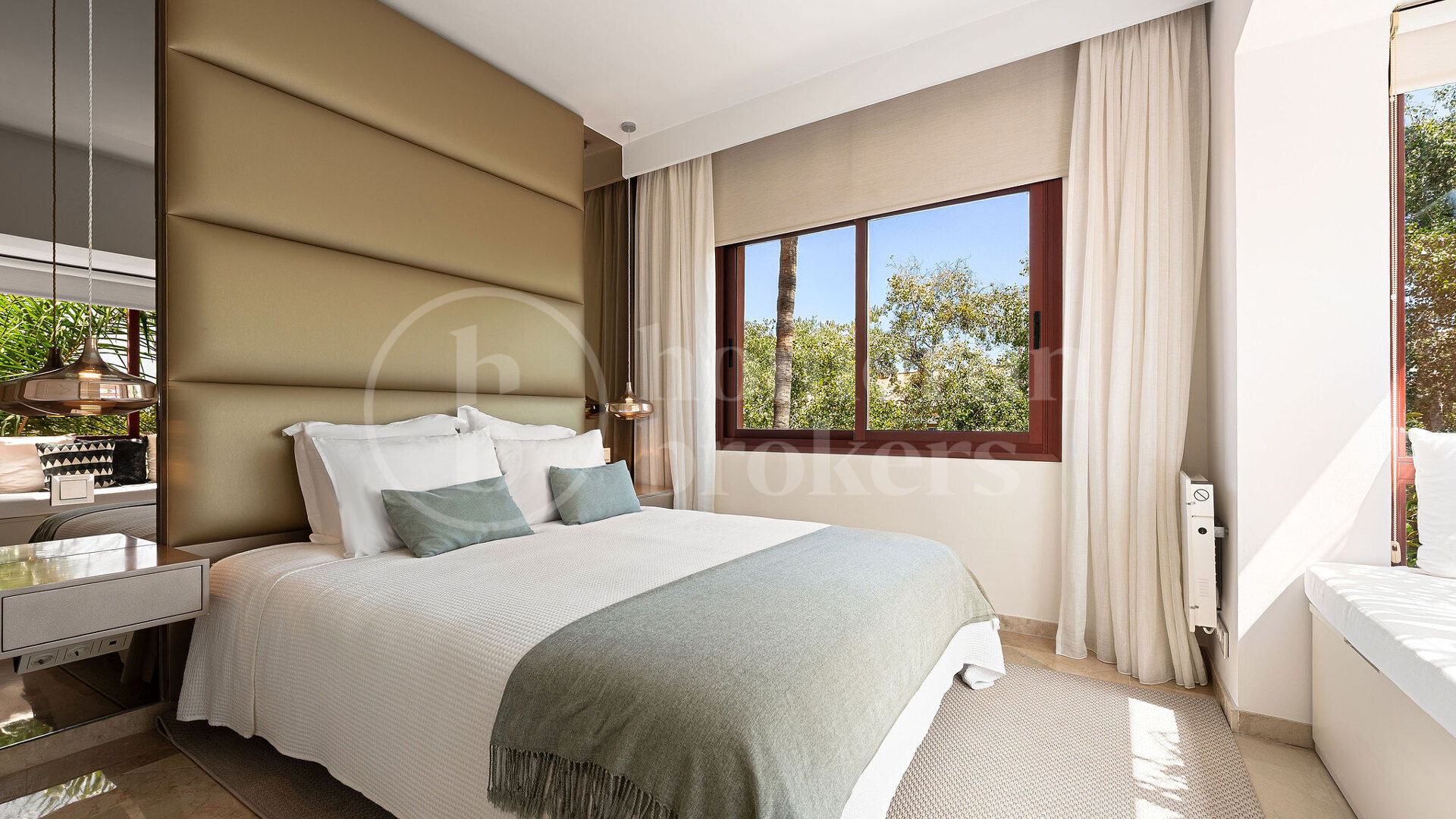Penthouse Playa – Renovated Beachfront Penthouse in Marbella East