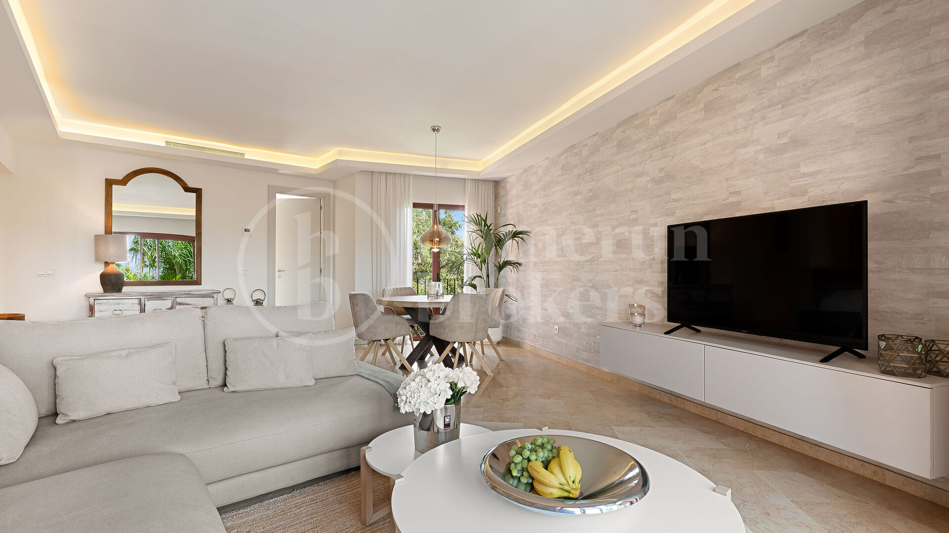 Penthouse Playa – Renovated Beachfront Penthouse in Marbella East