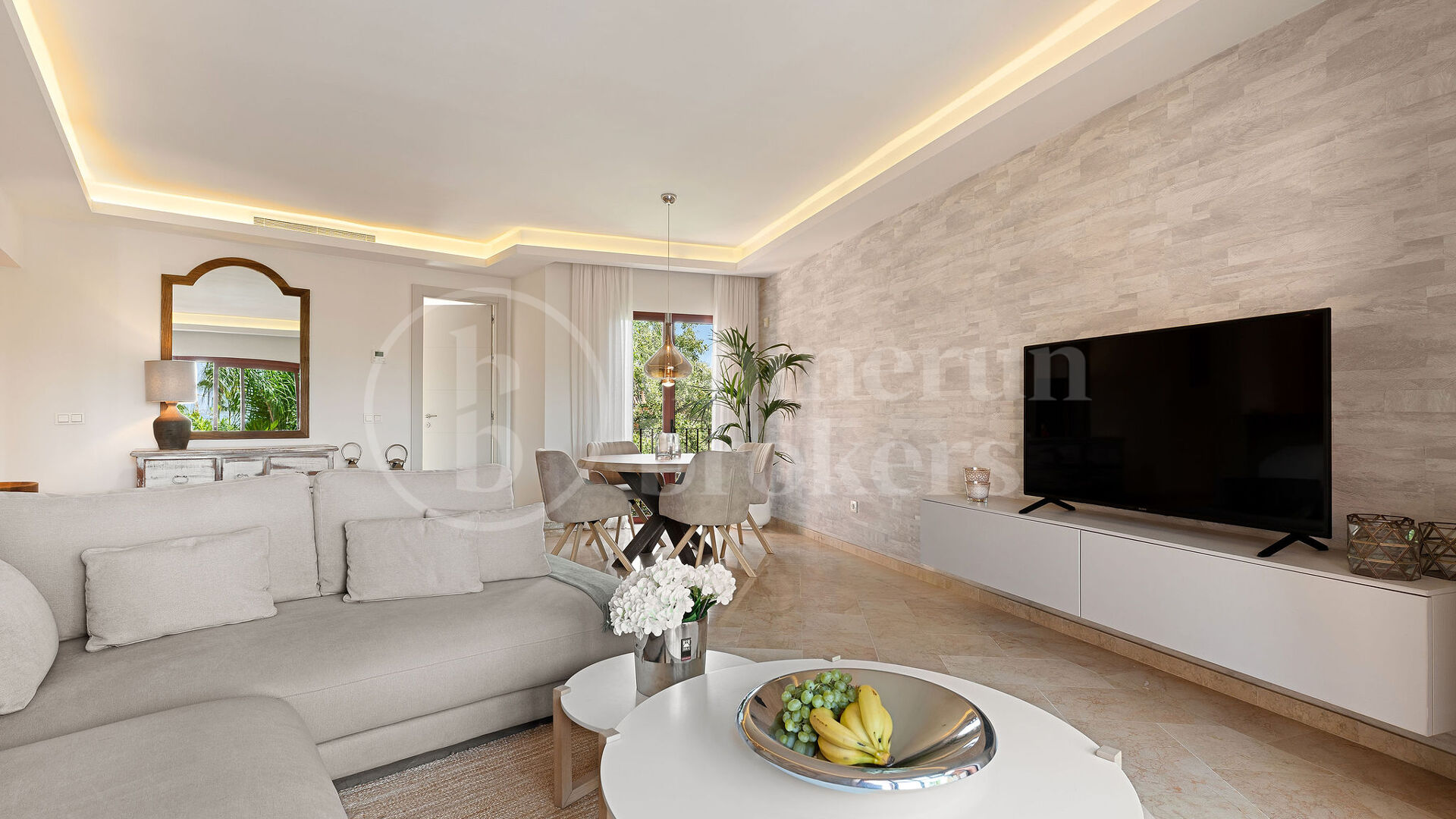 Penthouse Playa – Renoverad takvåning vid stranden i östra Marbella