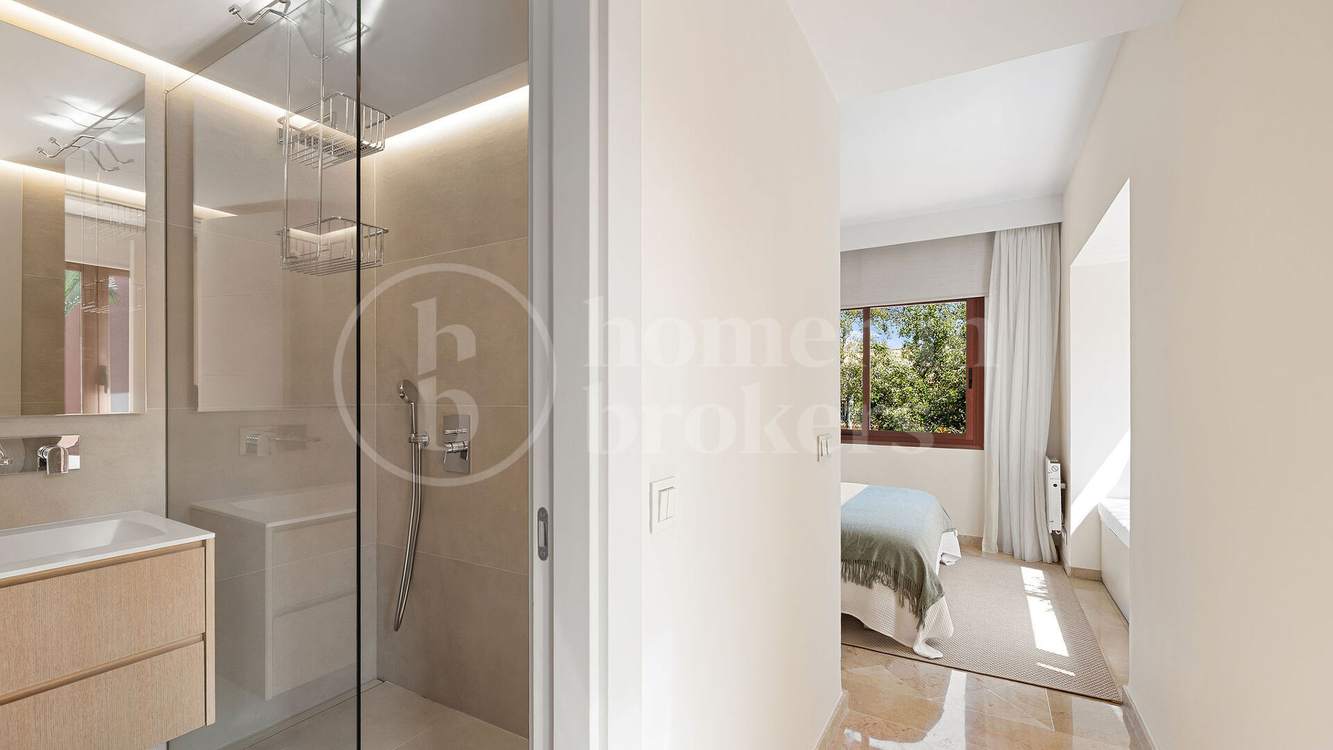 Penthouse Playa – Renoverad takvåning vid stranden i östra Marbella