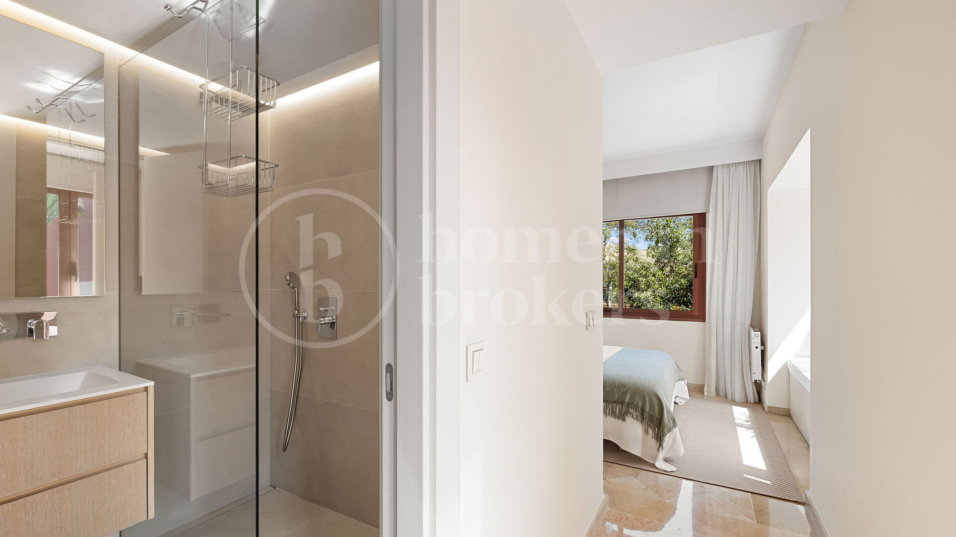 Penthouse Playa – Renovated Beachfront Penthouse in Marbella East