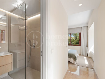 Penthouse Playa – Renovated Beachfront Penthouse in Marbella East