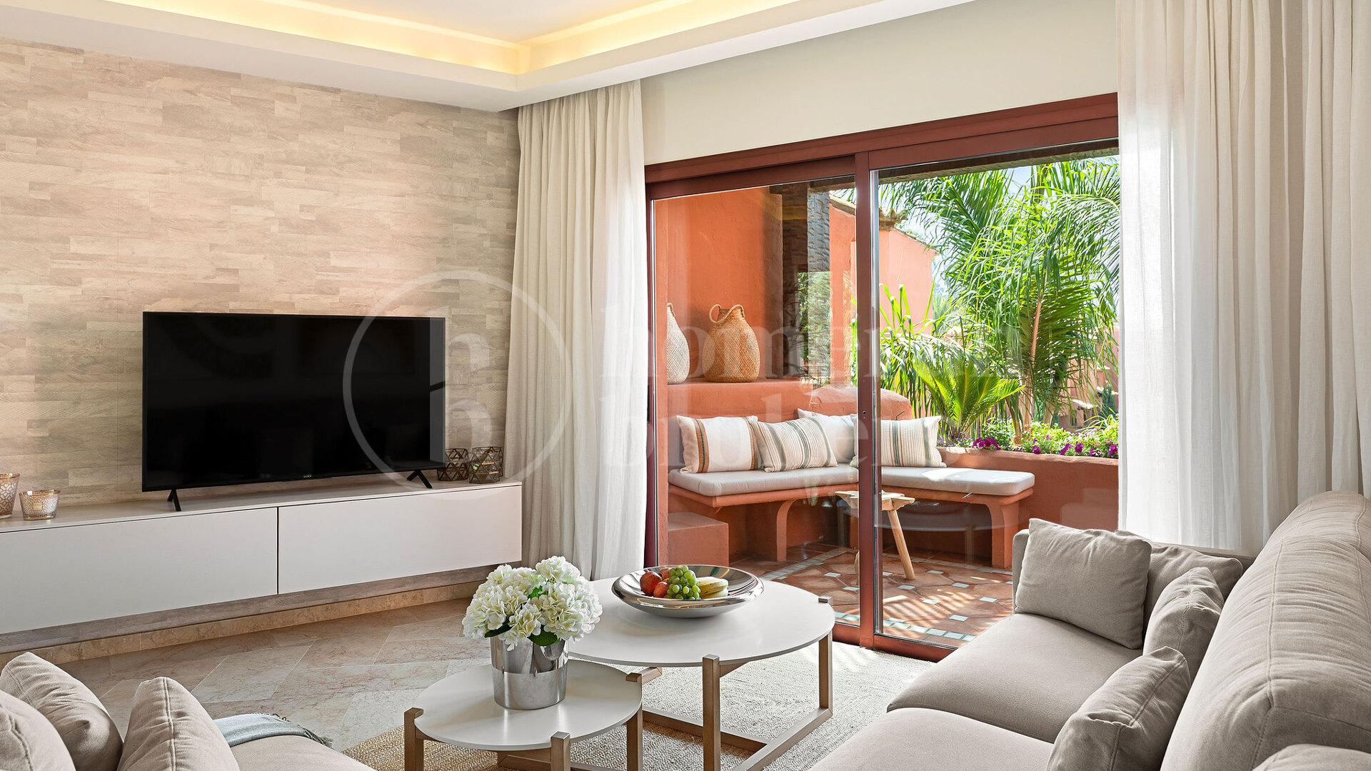 Penthouse Playa – Renovated Beachfront Penthouse in Marbella East