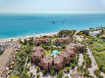 Penthouse Playa – Renovated Beachfront Penthouse in Marbella East