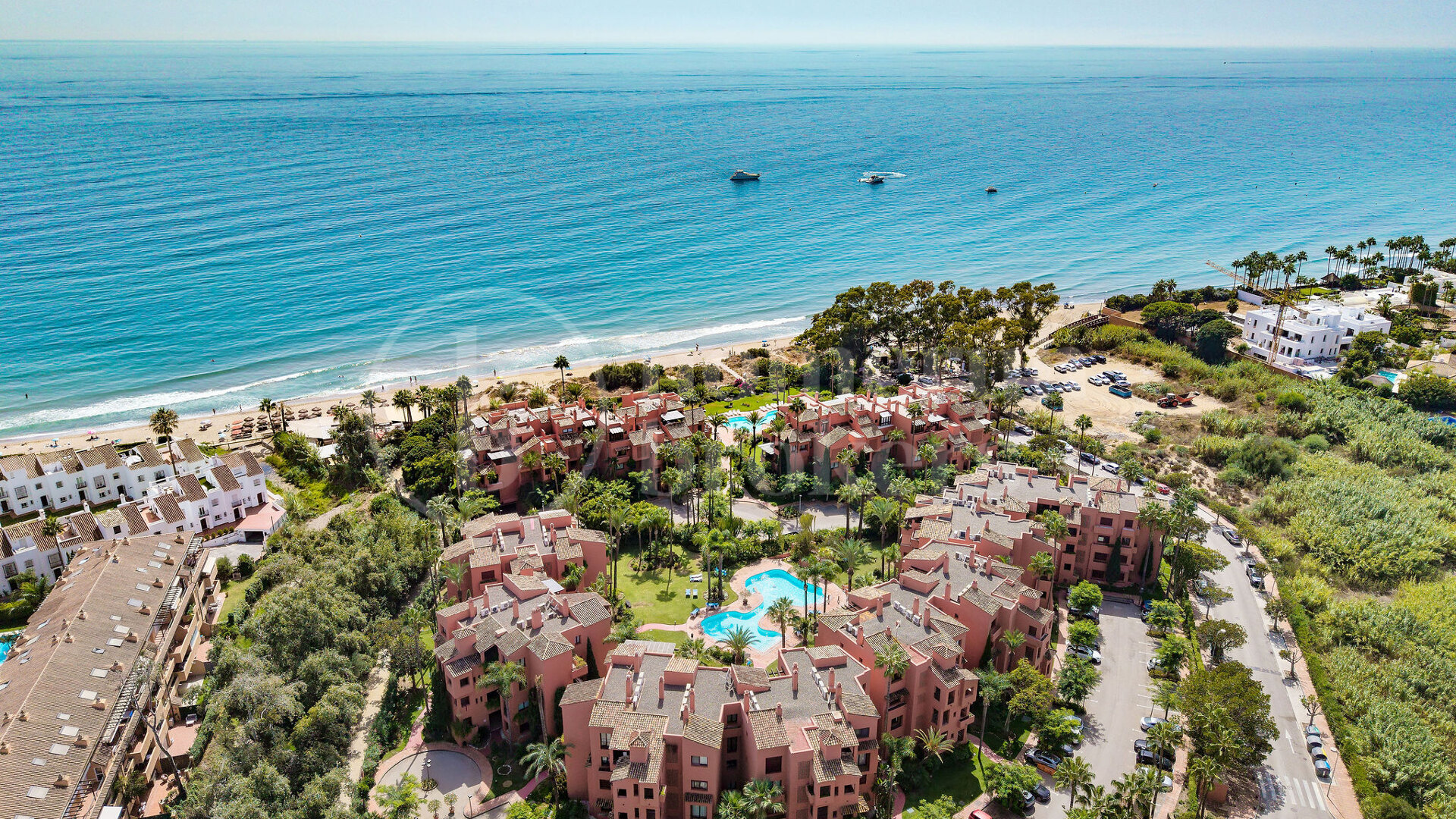Penthouse Playa – Renovated Beachfront Penthouse in Marbella East