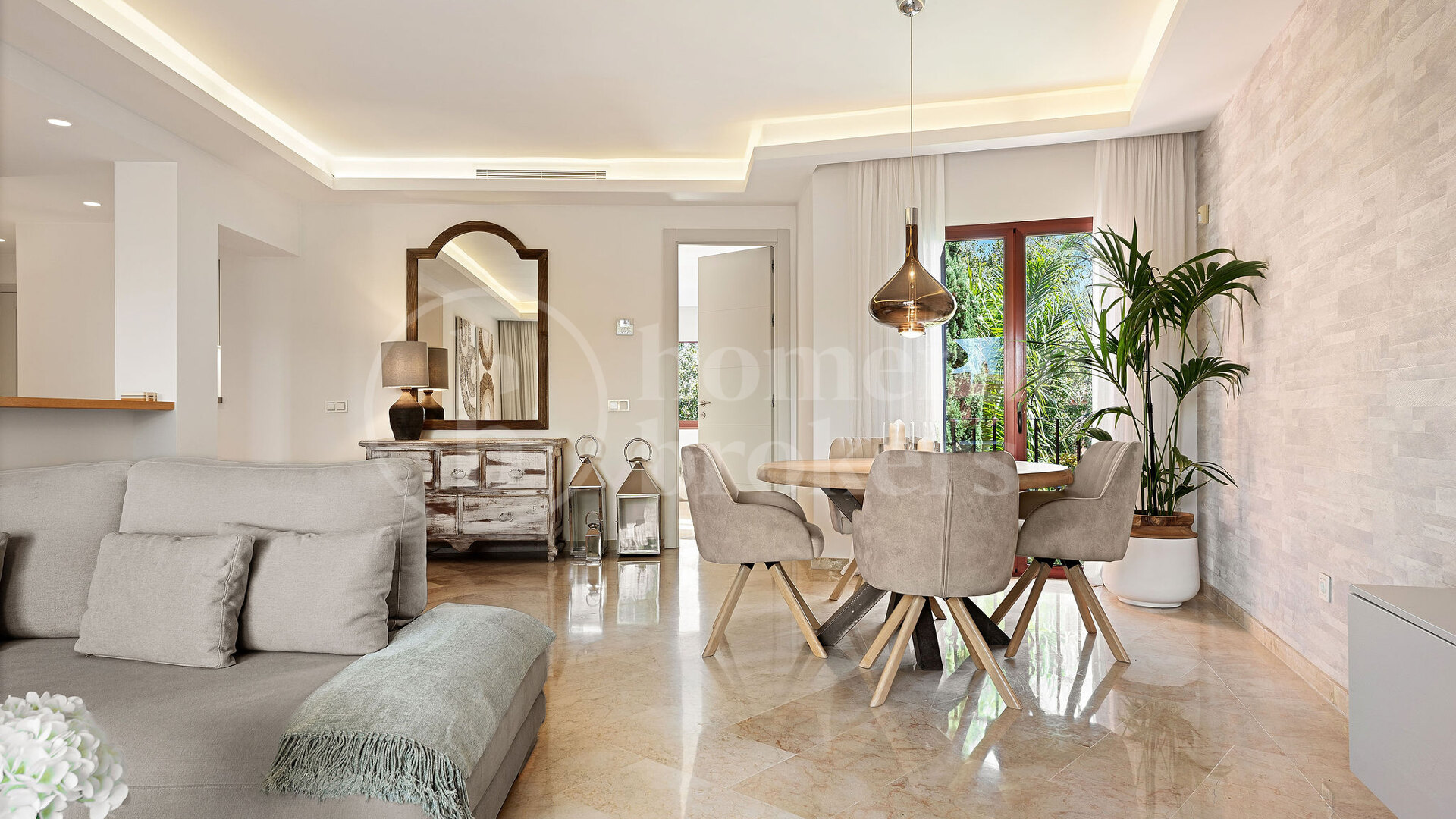 Penthouse Playa – Renovated Beachfront Penthouse in Marbella East