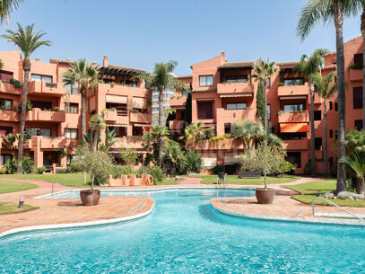 Penthouse Playa – Renoverad takvåning vid stranden i östra Marbella